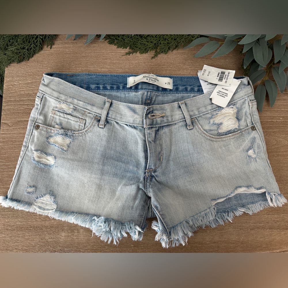 NWT Abercrombie and fitch Midi length light was distressed denim shorts